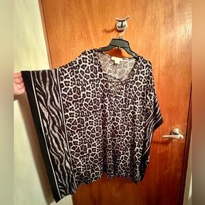 Beautiful Michael Kors tunic, Black & White print, size 1X, Used only once